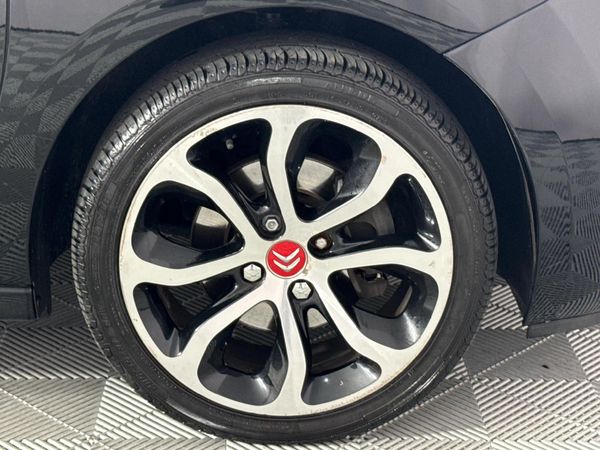 2015-Citroen-C3-16-VTi-120-Exclusive image:4