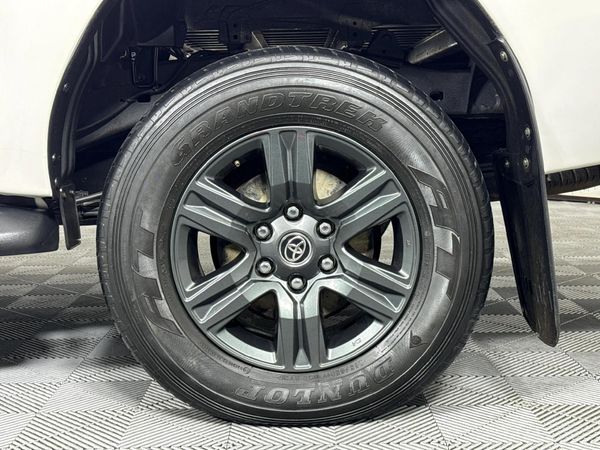 2022-Toyota-Hilux-24-GD-6-Raider-4x4-Double-Cab image:5