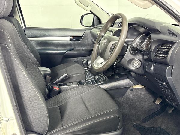 2022-Toyota-Hilux-24-GD-6-Raider-4x4-Double-Cab image:8