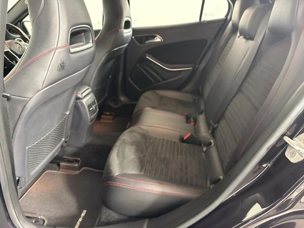 2014-Mercedes-Benz-GLA-220-CDI-Auto-4Matic image:3