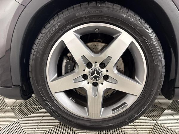 2014-Mercedes-Benz-GLA-220-CDI-Auto-4Matic image:5