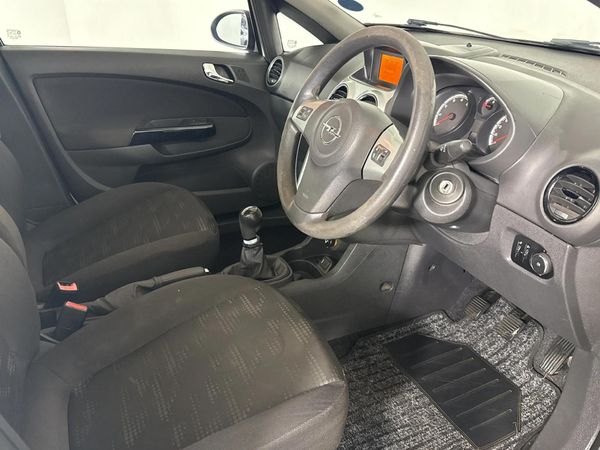 2014-Opel-Corsa-14-Essentia-5-dr image:9