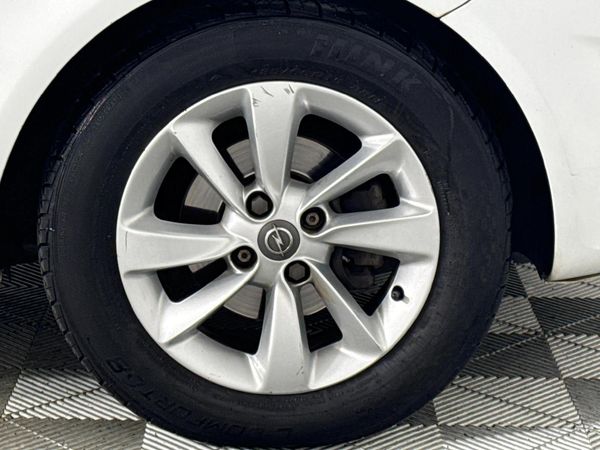 2014-Opel-Corsa-14-Essentia-5-dr image:5