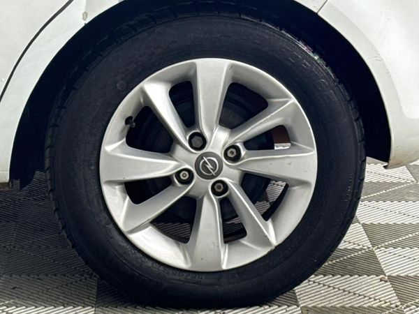 2014-Opel-Corsa-14-Essentia-5-dr image:6