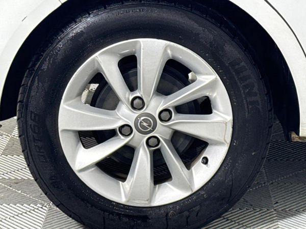 2014-Opel-Corsa-14-Essentia-5-dr image:7