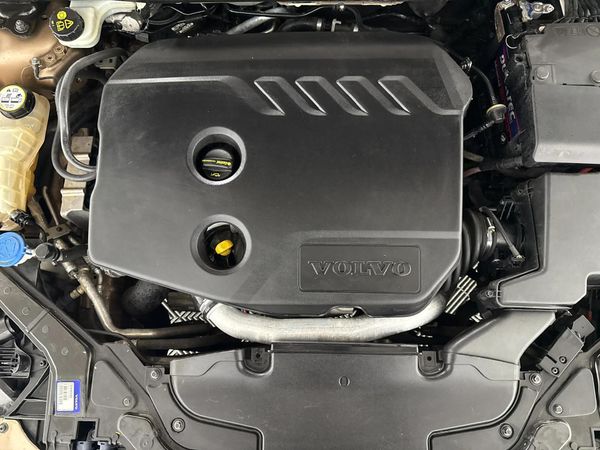 2013-Volvo-V40-D2-Excel image:12