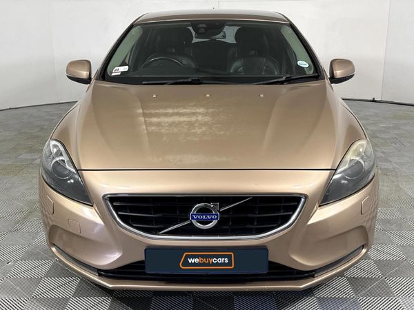 2013-Volvo-V40-D2-Excel image:14