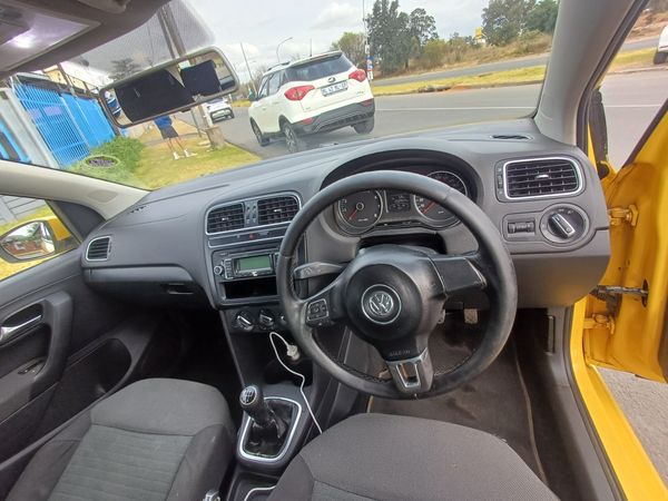 2013-Volkswagen-Polo-14 image:9