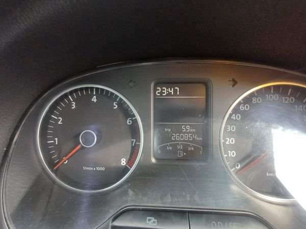2013-Volkswagen-Polo-14 image:10