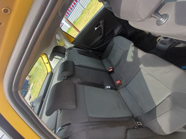 2013-Volkswagen-Polo-14 image:12