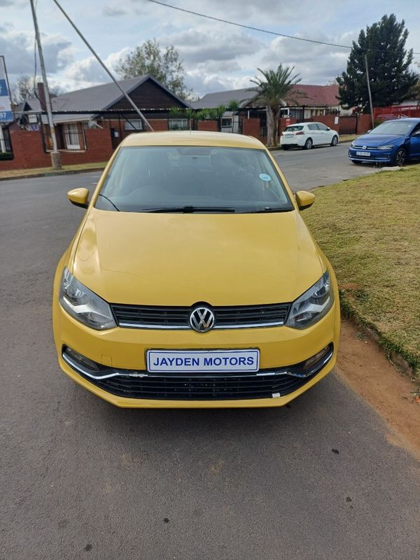 2013-Volkswagen-Polo-14 image:1