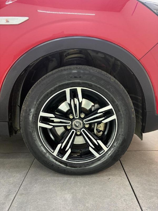 2022-Mahindra-XUV-300-12T-SE-W4 image:9