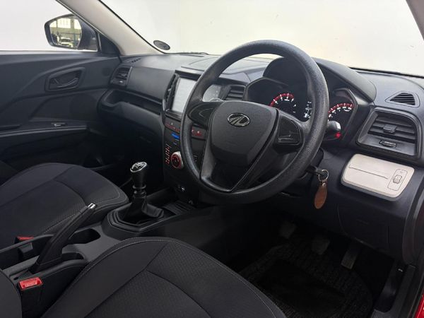 2022-Mahindra-XUV-300-12T-SE-W4 image:3