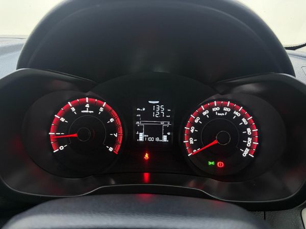 2022-Mahindra-XUV-300-12T-SE-W4 image:4