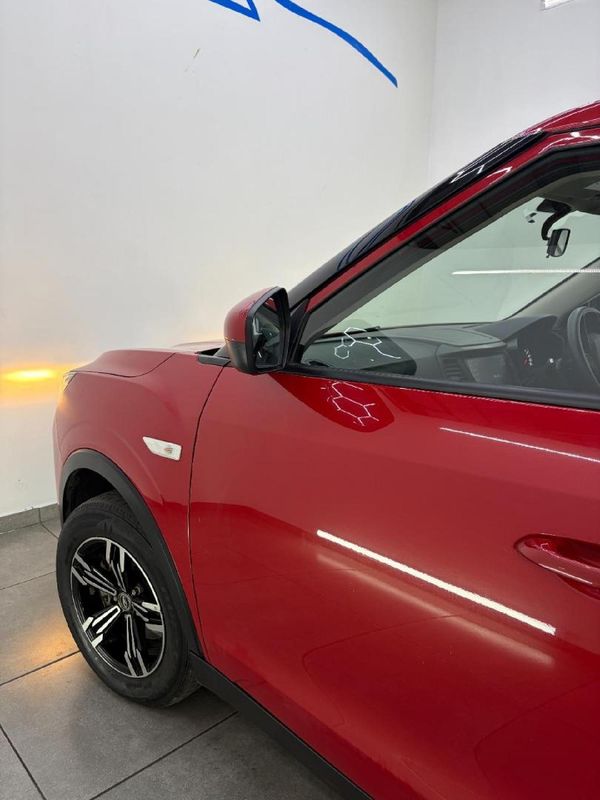 2022-Mahindra-XUV-300-12T-SE-W4 image:7