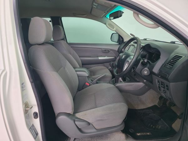 2013-Toyota-Hilux-30-D-4D-Raider-Xtra-Cab image:10