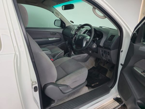 2013-Toyota-Hilux-30-D-4D-Raider-Xtra-Cab image:11