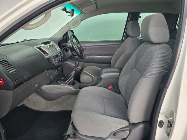 2013-Toyota-Hilux-30-D-4D-Raider-Xtra-Cab image:15
