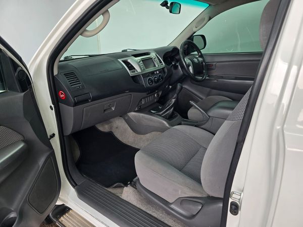 2013-Toyota-Hilux-30-D-4D-Raider-Xtra-Cab image:16