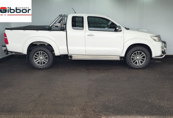 2013-Toyota-Hilux-30-D-4D-Raider-Xtra-Cab image:3