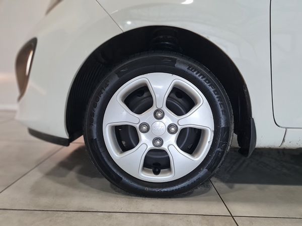 2018-Kia-Picanto-10-Street image:9
