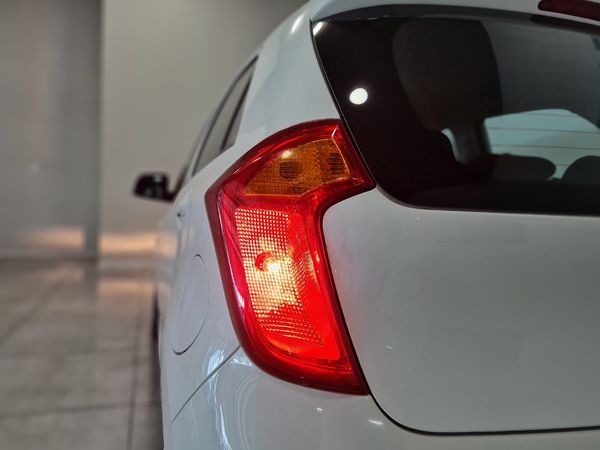 2018-Kia-Picanto-10-Street image:13