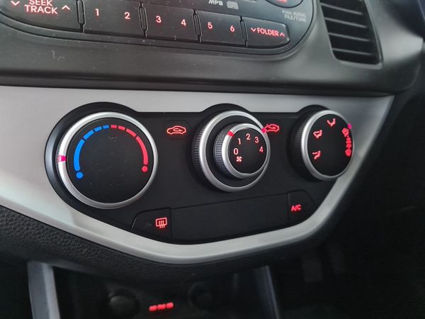 2018-Kia-Picanto-10-Street image:17