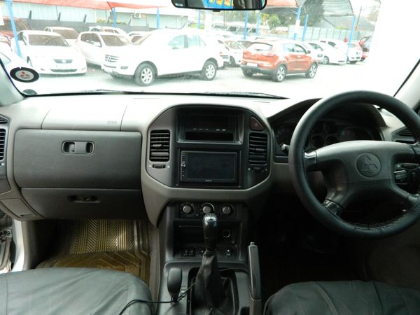 2002-Mitsubishi-Pajero-3200-DI-D-5-dr image:5