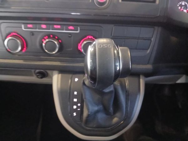 2017-Volkswagen-Kombi-20-TDI-Auto-103kW-Trendline image:14