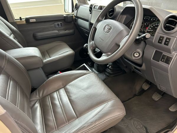 2023-Toyota-Land-Cruiser-79-45-D-Double-Cab image:9