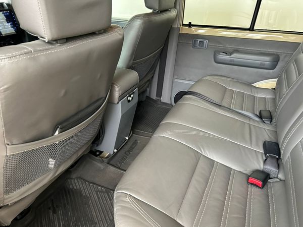 2023-Toyota-Land-Cruiser-79-45-D-Double-Cab image:15