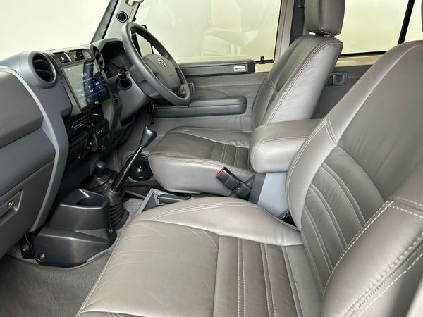 2023-Toyota-Land-Cruiser-79-45-D-Double-Cab image:17