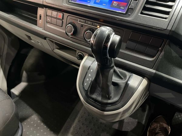 2020-Volkswagen-Kombi-20-TDI-Auto-103kW-Trendline image:11