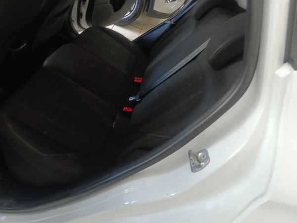 2018-Ford-Fiesta-10-EcoBoost-Trend-5-dr image:12