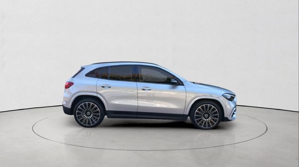 2025-Mercedes-Benz-GLA-200d-Progressive image:2