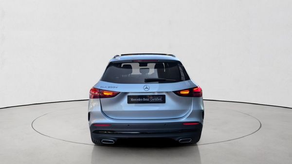2025-Mercedes-Benz-GLA-200d-Progressive image:3