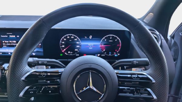 2025-Mercedes-Benz-GLA-200d-Progressive image:5