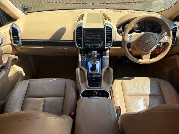 2012-Porsche-Cayenne-30-V6-TIP-Diesel-Automatic image:10