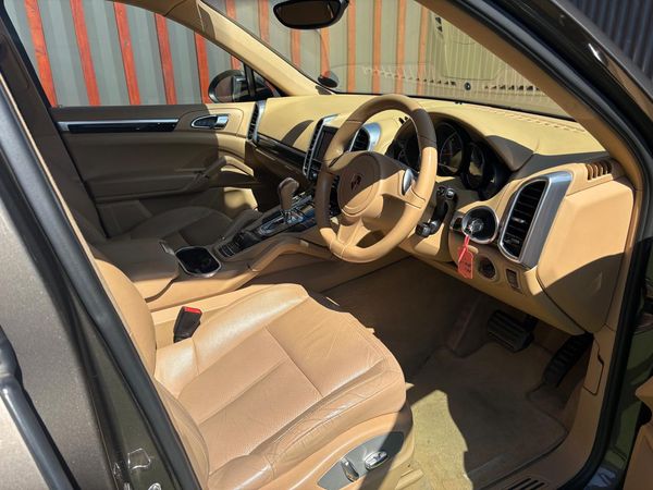 2012-Porsche-Cayenne-30-V6-TIP-Diesel-Automatic image:11