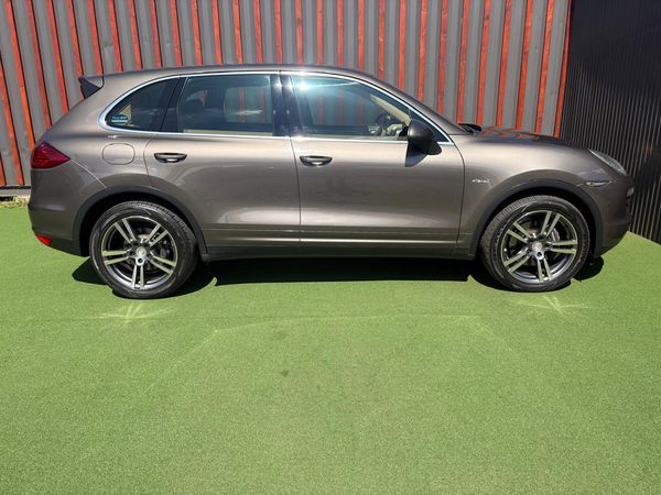 2012-Porsche-Cayenne-30-V6-TIP-Diesel-Automatic image:7