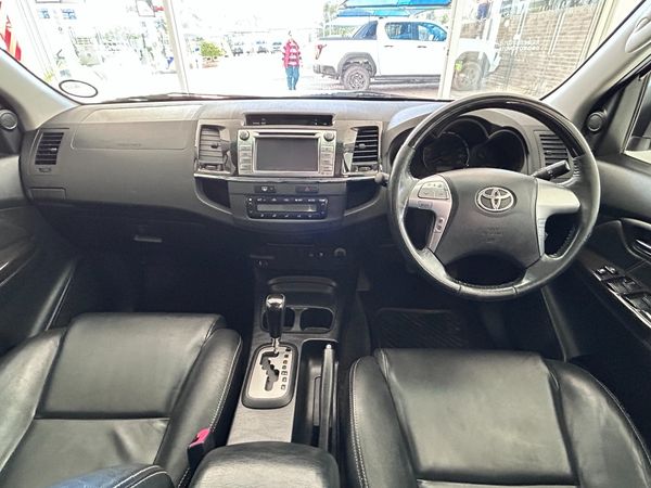2014-Toyota-Fortuner-30-D-4D-Raised-Body-Auto image:5
