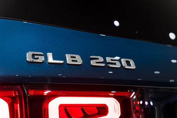 2024-Mercedes-Benz-GLB-250-AMG-Line image:12