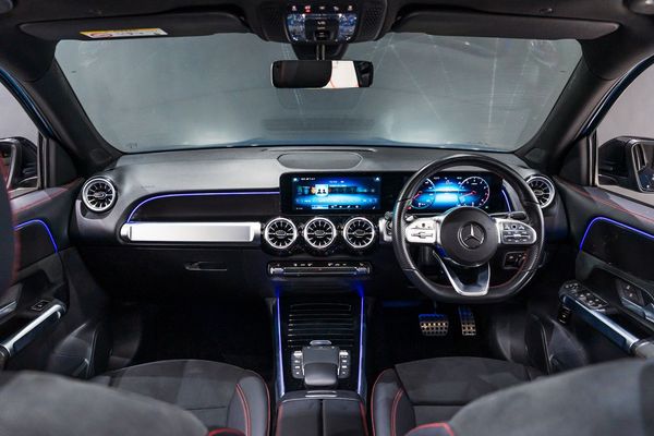 2024-Mercedes-Benz-GLB-250-AMG-Line image:14