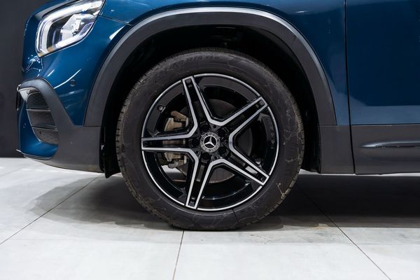 2024-Mercedes-Benz-GLB-250-AMG-Line image:8