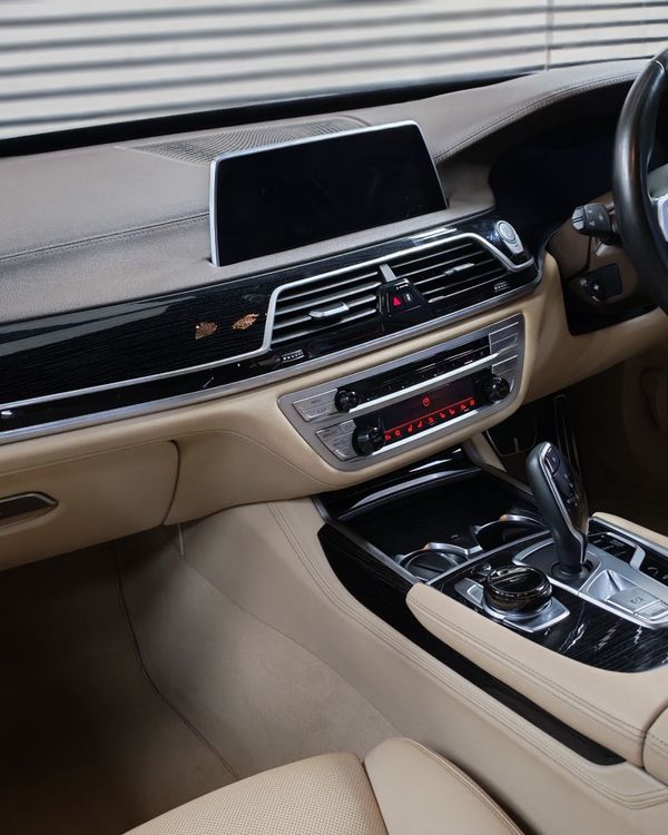 2019-BMW-7-Series-750Li-xDrive-M-Sport-B4-Armour image:10