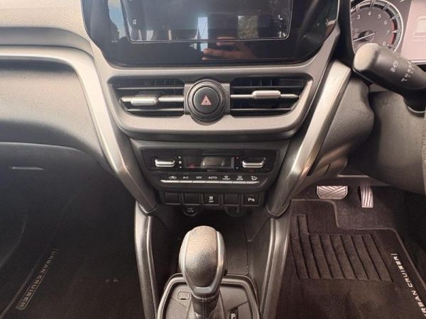 2023-Toyota-Urban-Cruiser-15-XR-Auto image:1