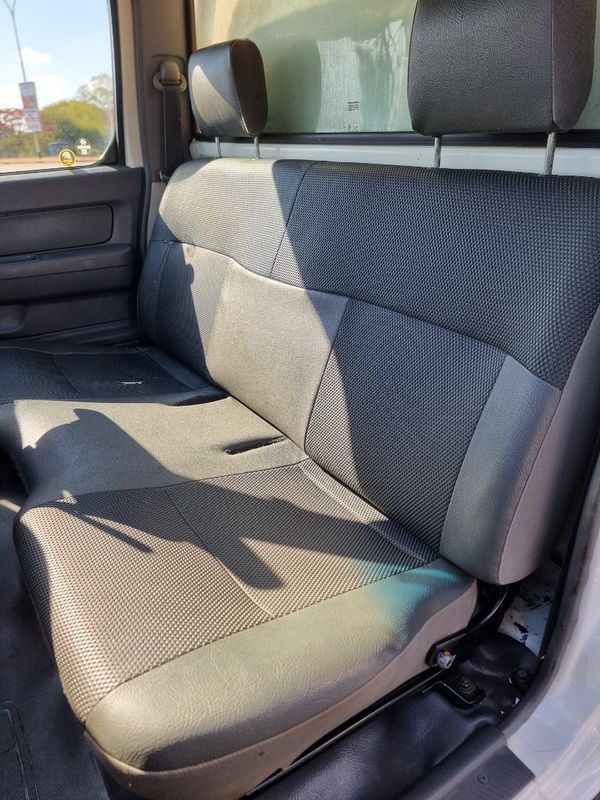 2019-Nissan-NP300-25-TDi-LWB-Single-Cab image:9