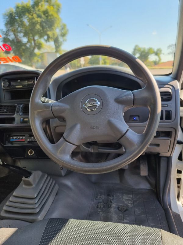 2019-Nissan-NP300-25-TDi-LWB-Single-Cab image:10