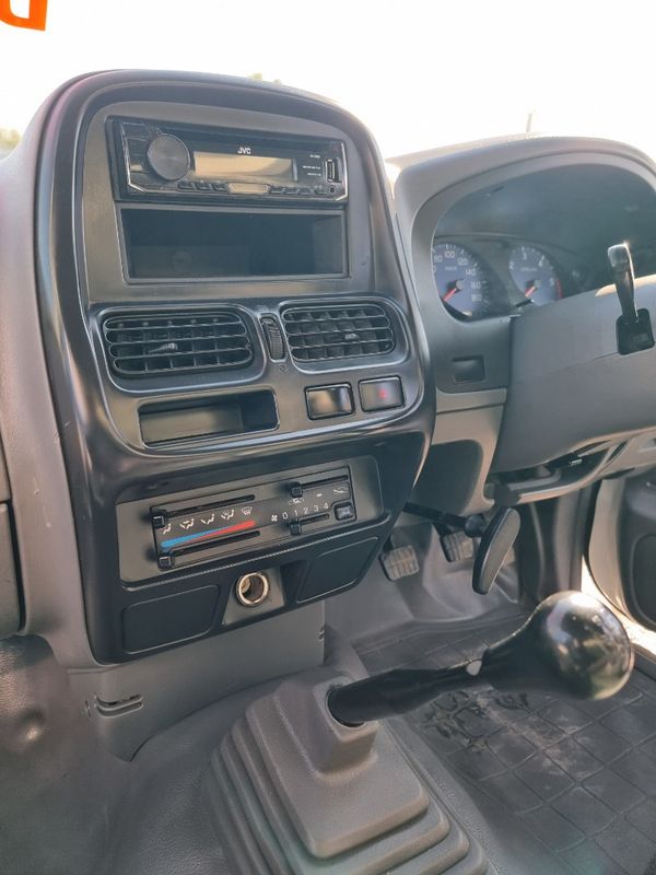 2019-Nissan-NP300-25-TDi-LWB-Single-Cab image:11