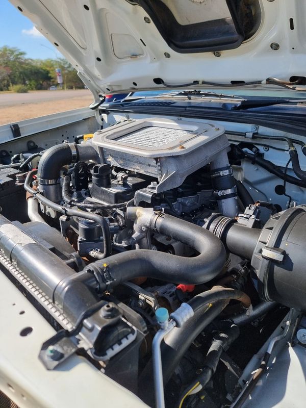 2019-Nissan-NP300-25-TDi-LWB-Single-Cab image:12